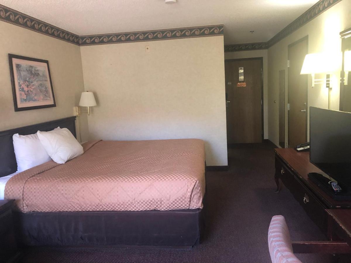 Econo Lodge Inn & Suites Эль-Пасо Экстерьер фото
