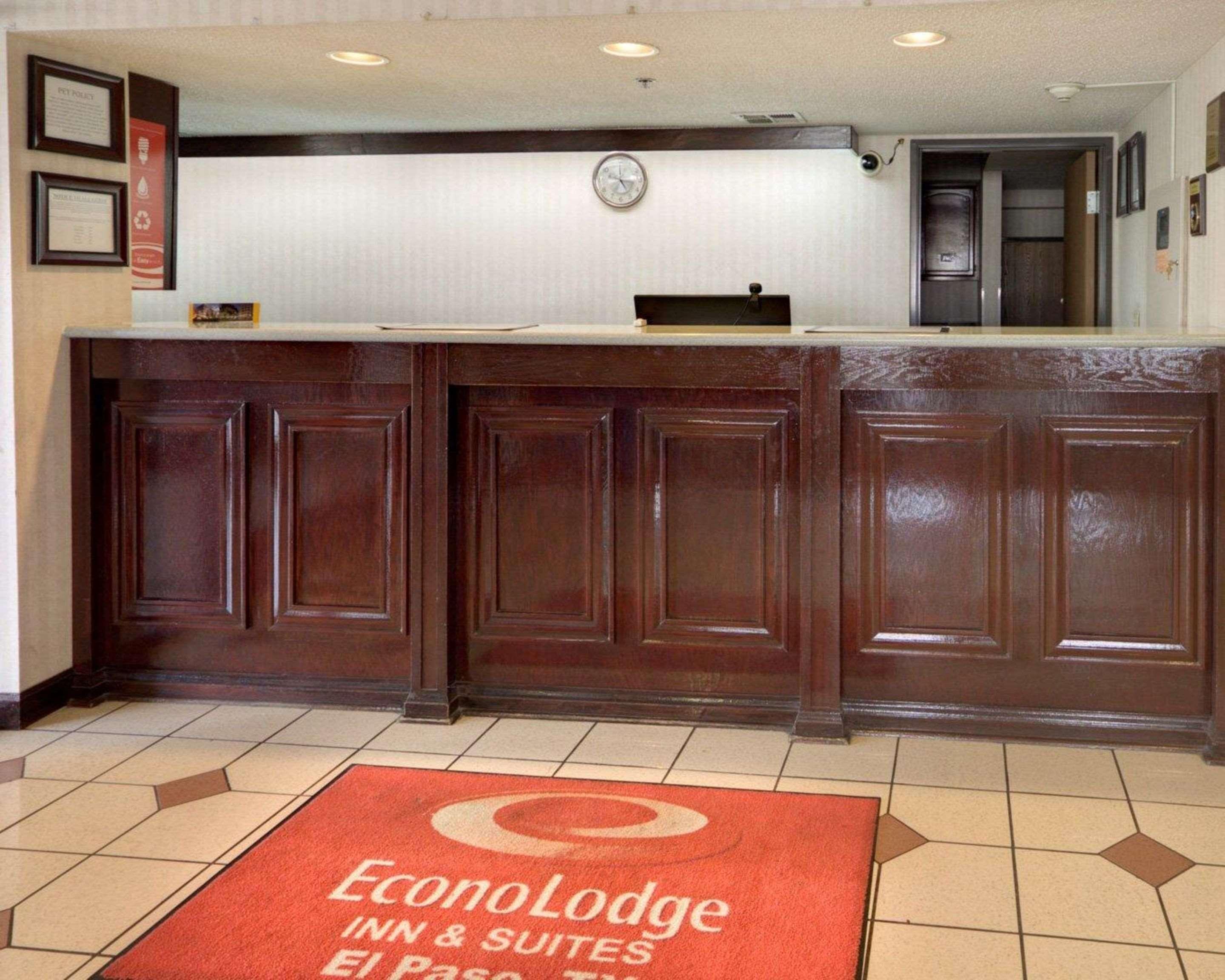 Econo Lodge Inn & Suites Эль-Пасо Экстерьер фото