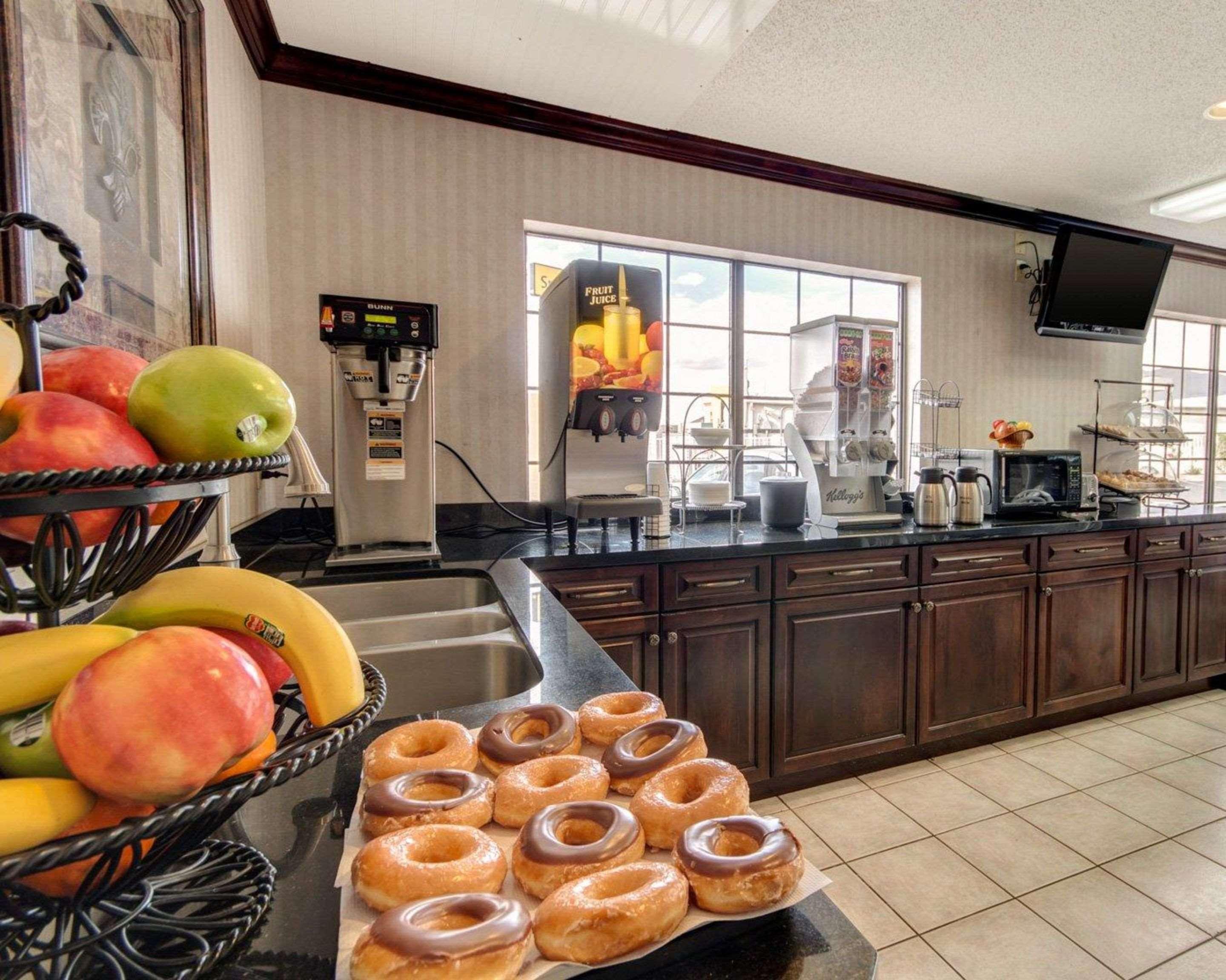Econo Lodge Inn & Suites Эль-Пасо Экстерьер фото