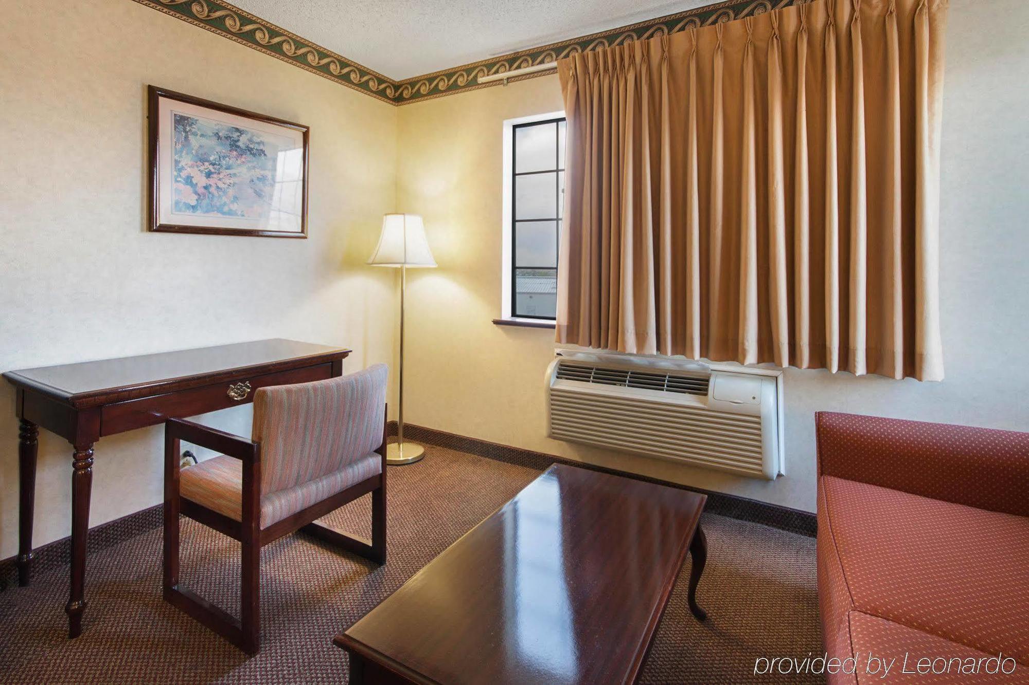 Econo Lodge Inn & Suites Эль-Пасо Экстерьер фото