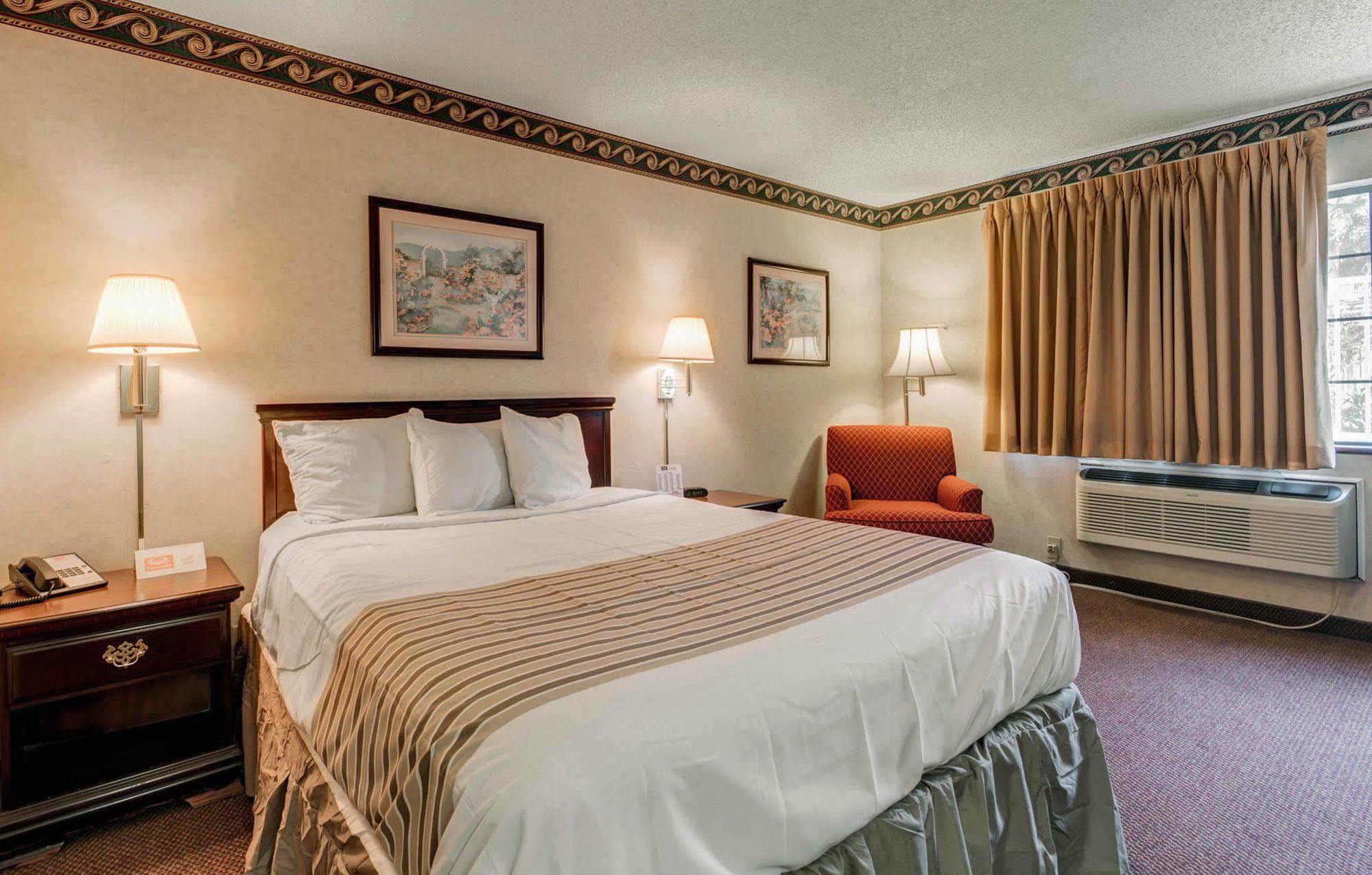 Econo Lodge Inn & Suites Эль-Пасо Экстерьер фото